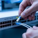 DAC vs AOC for 400G networking: deployment best practices